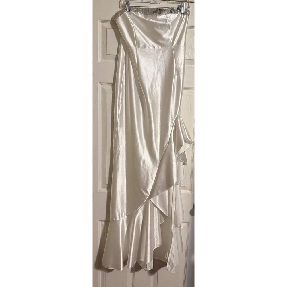 Dress - Picture 3 of 3